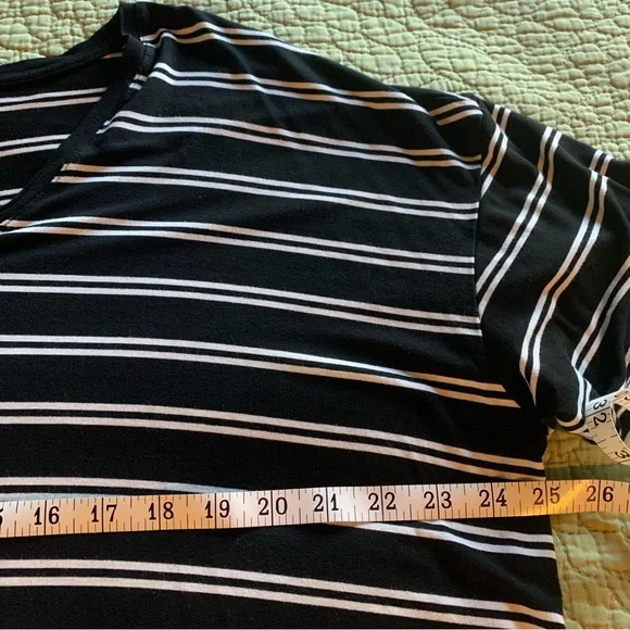 NWOT. Striped V-Neck T-Shirt * XL - Picture 5 of 10